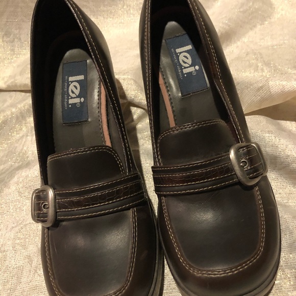 Heels - Picture 2 of 3